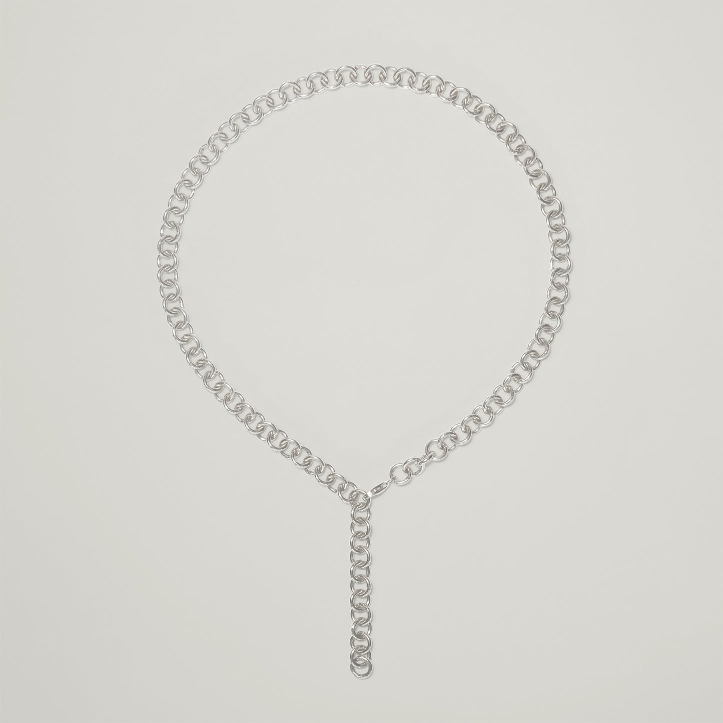 Entdecke Frellinis grobe Gliederkette aus 925er Sterling Silber oder Sterling silber vergoldet mit Karabinerverschluss. Schmuckdesign aus Hamburg.