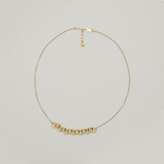 Entdecke Frellinis feine Halskette mit markantem Kettenstück aus 925 Sterling Silver. Schmuckdesign aus Hamburg.