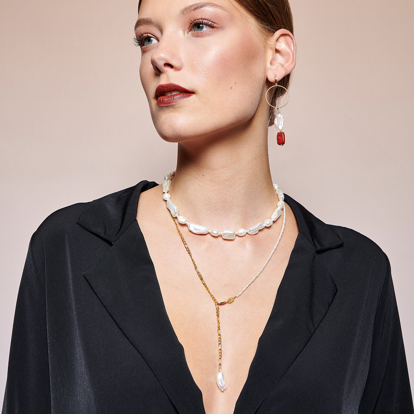 Entdecke Frellinis eleganten Choker Pia aus Barock-Süßwasserperlen mit Knebelverschluss aus 925er Sterling Silber. Schmuckdesign aus Hamburg.