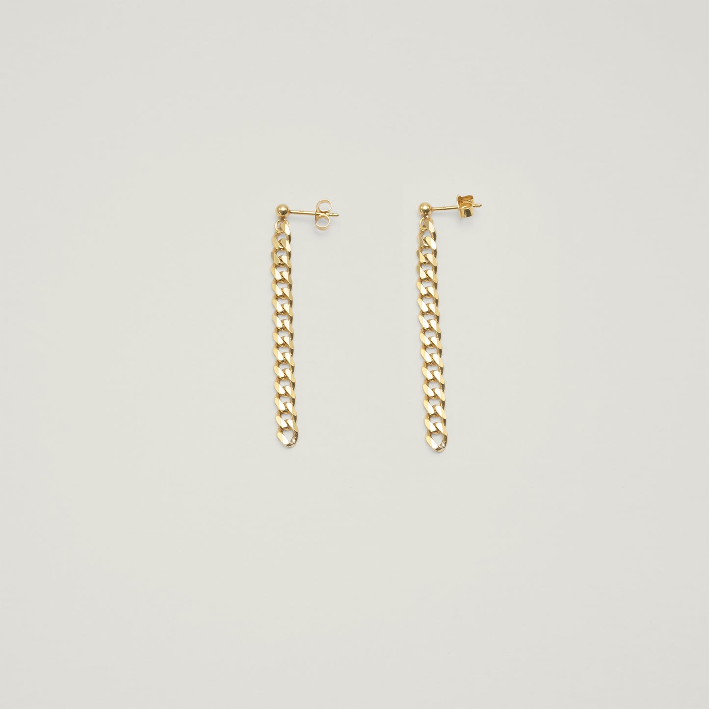 Entdecke Frellinis lange Ohrstecker Jen mit Panzerkette aus 925 Sterling Silber vergoldet. Schmuckdesign aus Hamburg.