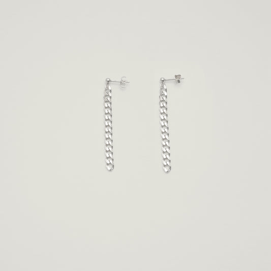 Entdecke Frellinis lange Ohrstecker Jen mit Panzerkette aus 925 Sterling Silber vergoldet. Schmuckdesign aus Hamburg.