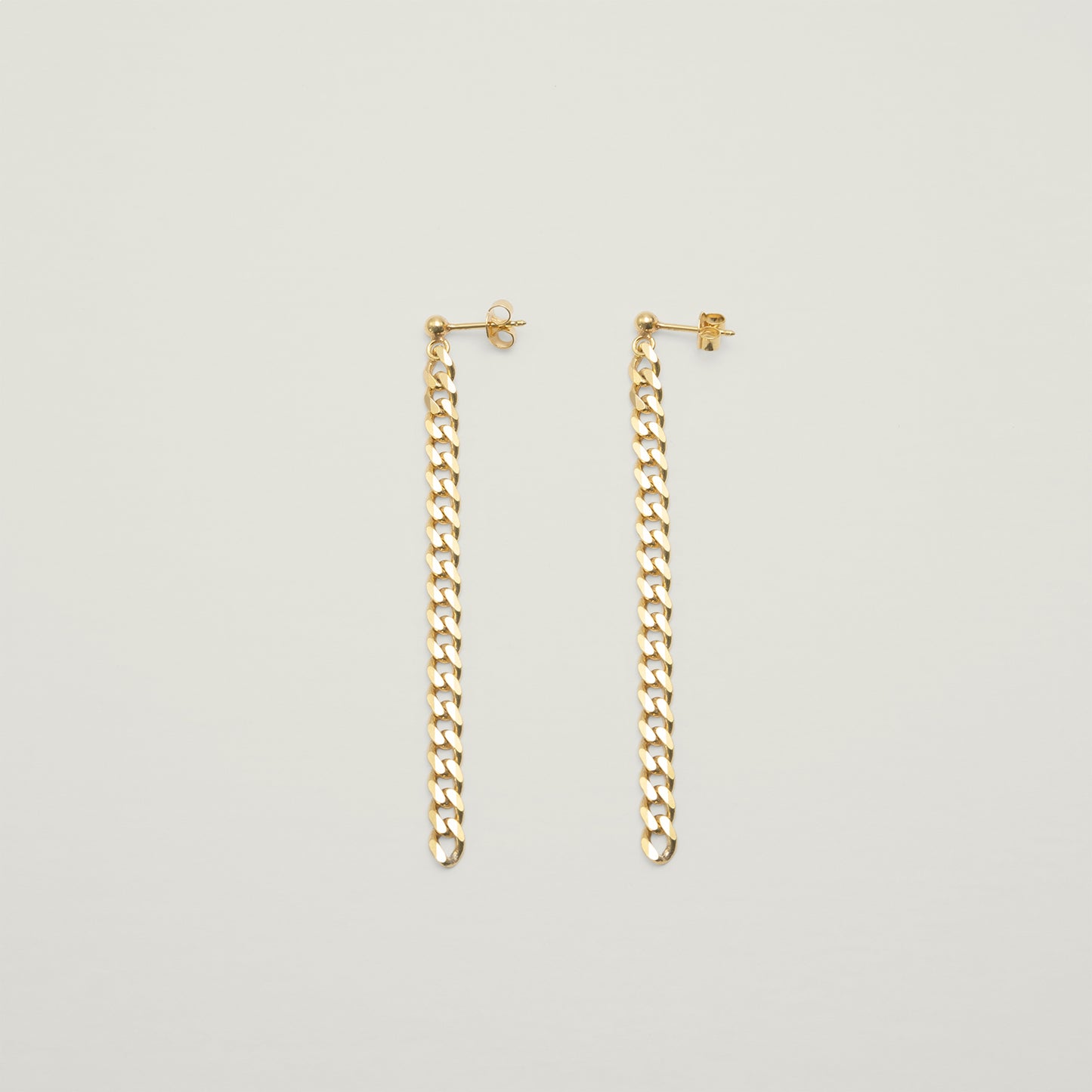 Entdecke Frellinis lange Ohrstecker Jen mit Panzerkette aus 925 Sterling Silber vergoldet. Schmuckdesign aus Hamburg.