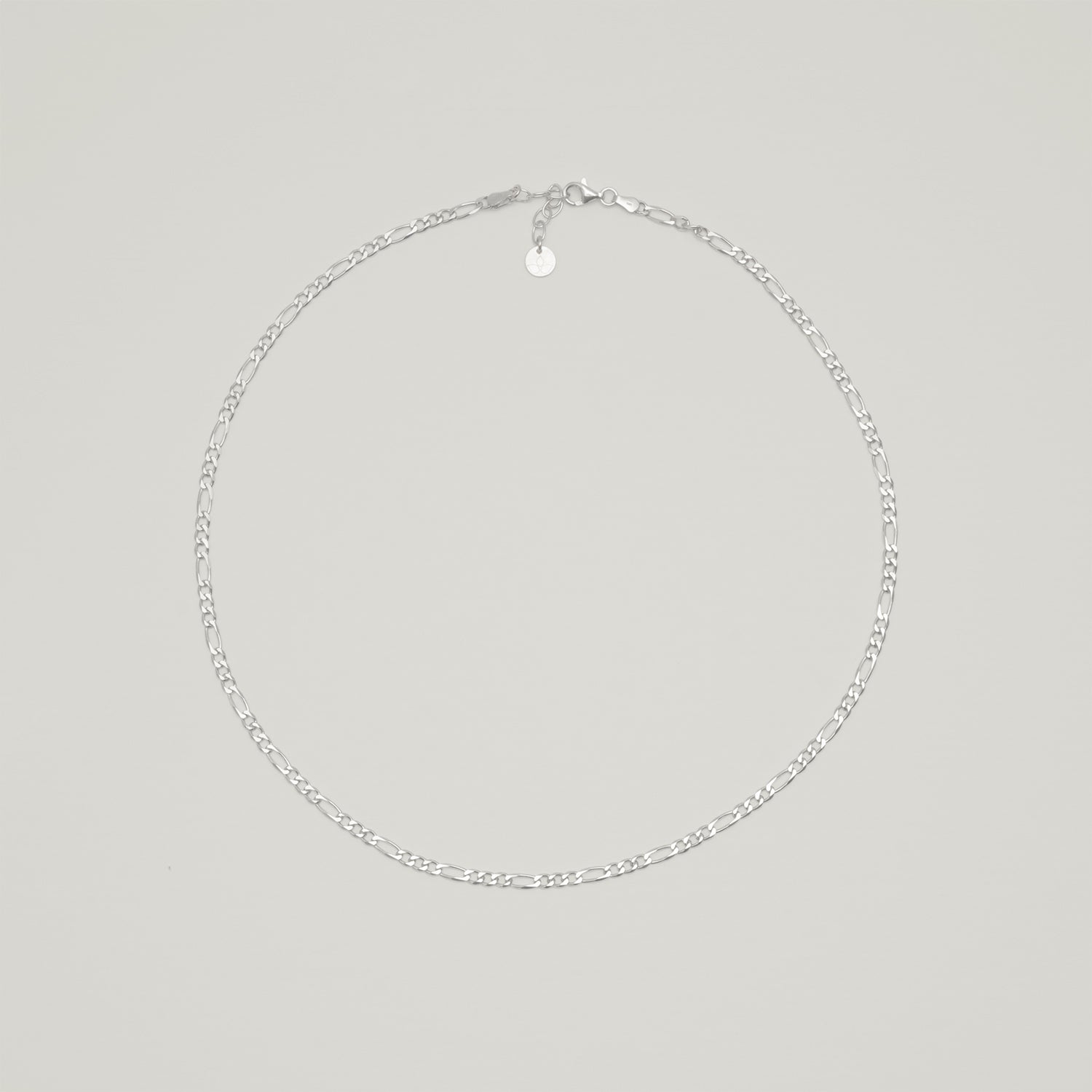 Entdecke Frellinis Figaro-Kette aus 925 Sterling Silber mit Karbinerverschluss und Verlängerungskette. Schmuckdesign aus Hamburg.