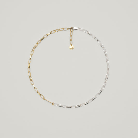 Entdecke Frellinis Bicolor-Choker Leni aus zweifarbigem Sterling Silber, halb in 14 Karat vergoldet. Schmuckdesign aus Hamburg.