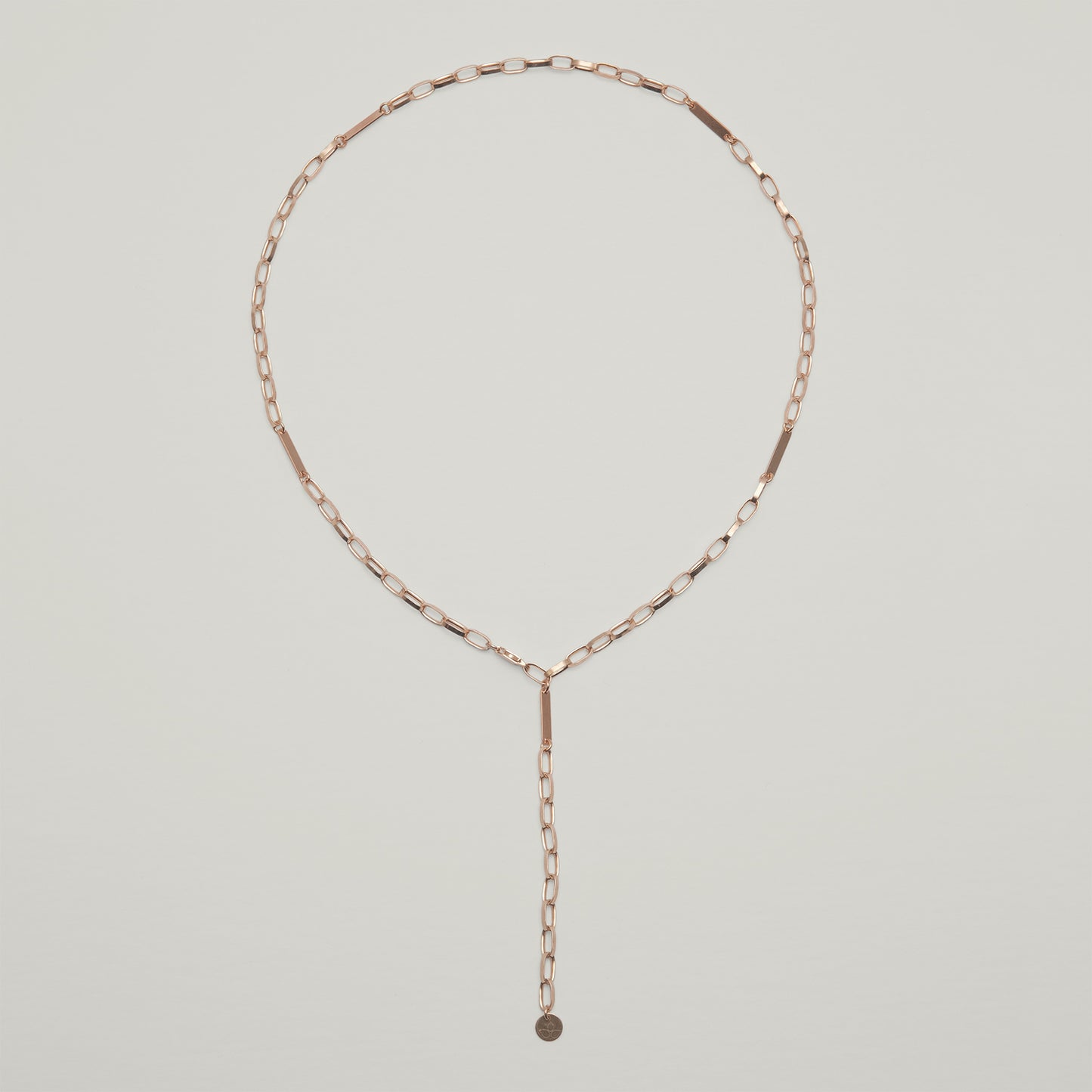 Entdecke Frellinis massive Kette mit Karabinerverschluss. Kann als Y-Kette oder endlos lange Kette gestylt werden. Schmuckdesign aus Hamburg.