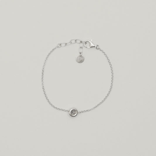 Entdecke Frellinis Armband aus 925 Sterling Silber mit eleganten Donut-Charms. Schmuckdesign aus Hamburg.