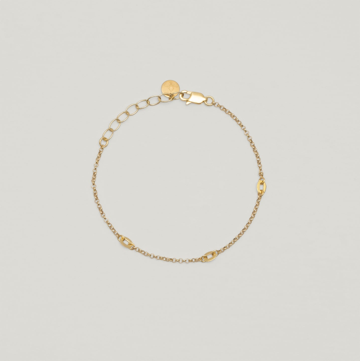 Entdecke Frellinis zartes Armband aus 925er Sterling Silber mit filigranen Ösen-Elementen Schmuckdesign aus Hamburg.