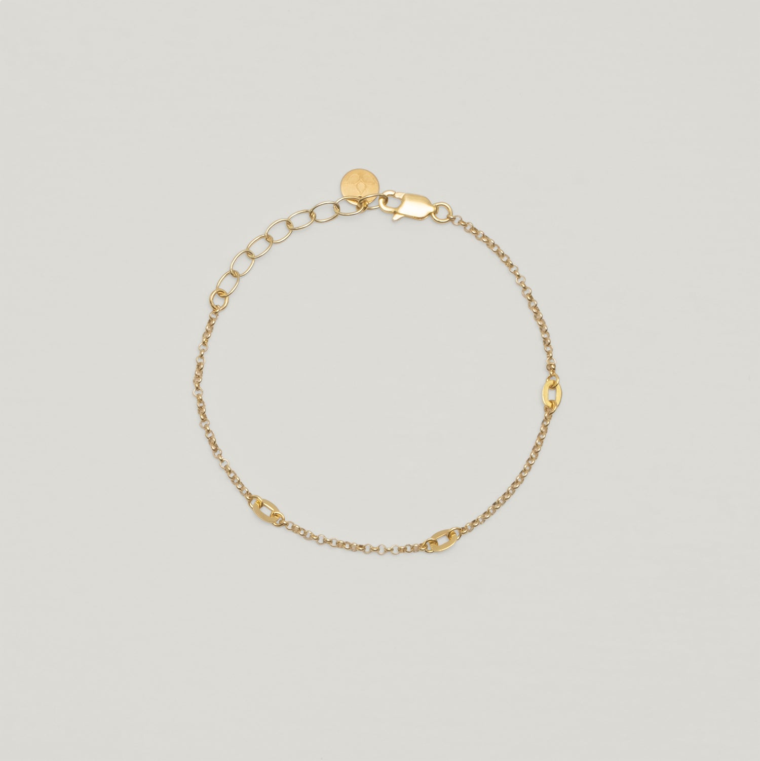 Entdecke Frellinis zartes Armband aus 925er Sterling Silber mit filigranen Ösen-Elementen Schmuckdesign aus Hamburg.