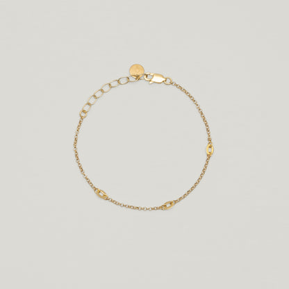 Entdecke Frellinis zartes Armband aus 925er Sterling Silber mit filigranen Ösen-Elementen Schmuckdesign aus Hamburg.