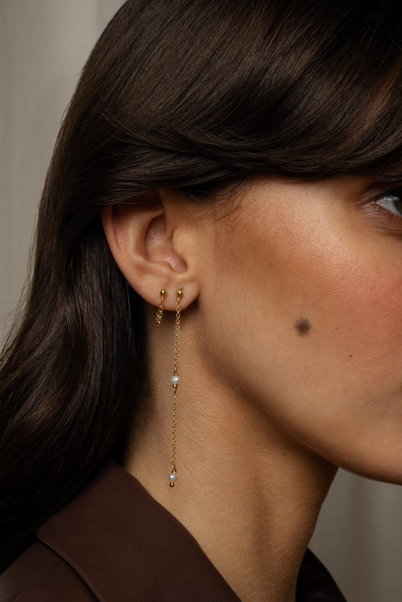 Entdecke Frellinis filigrane Ohrstecker Anouk mit dünner Erbskette aus 925 Sterling Silber. Schmuckdesign aus Hamburg.