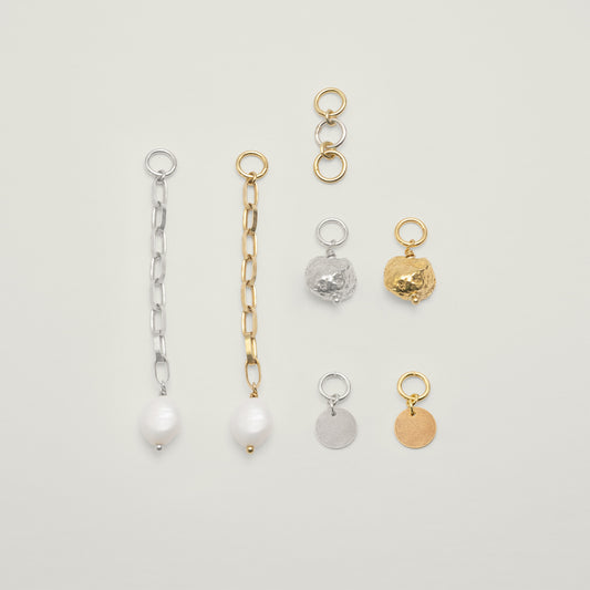 Entdecke Frellinis Anhänger in organischen Formen aus 925er Sterling Silber. Schmuckdesign aus Hamburg.