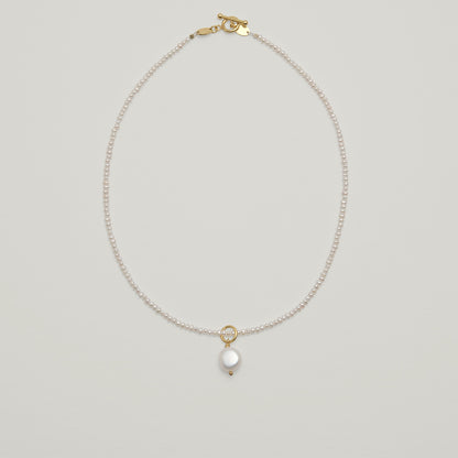 Entdecke Frellinis Choker mit großen Süßwasserperlen und Knebelverschluss aus 925 Sterling Silber. Schmuckdesign aus Hamburg.